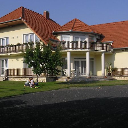 Szaloky Apartmanhaz Gyenesdiás Exteriér fotografie