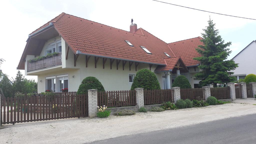 Szaloky Apartmanhaz Gyenesdiás Exteriér fotografie